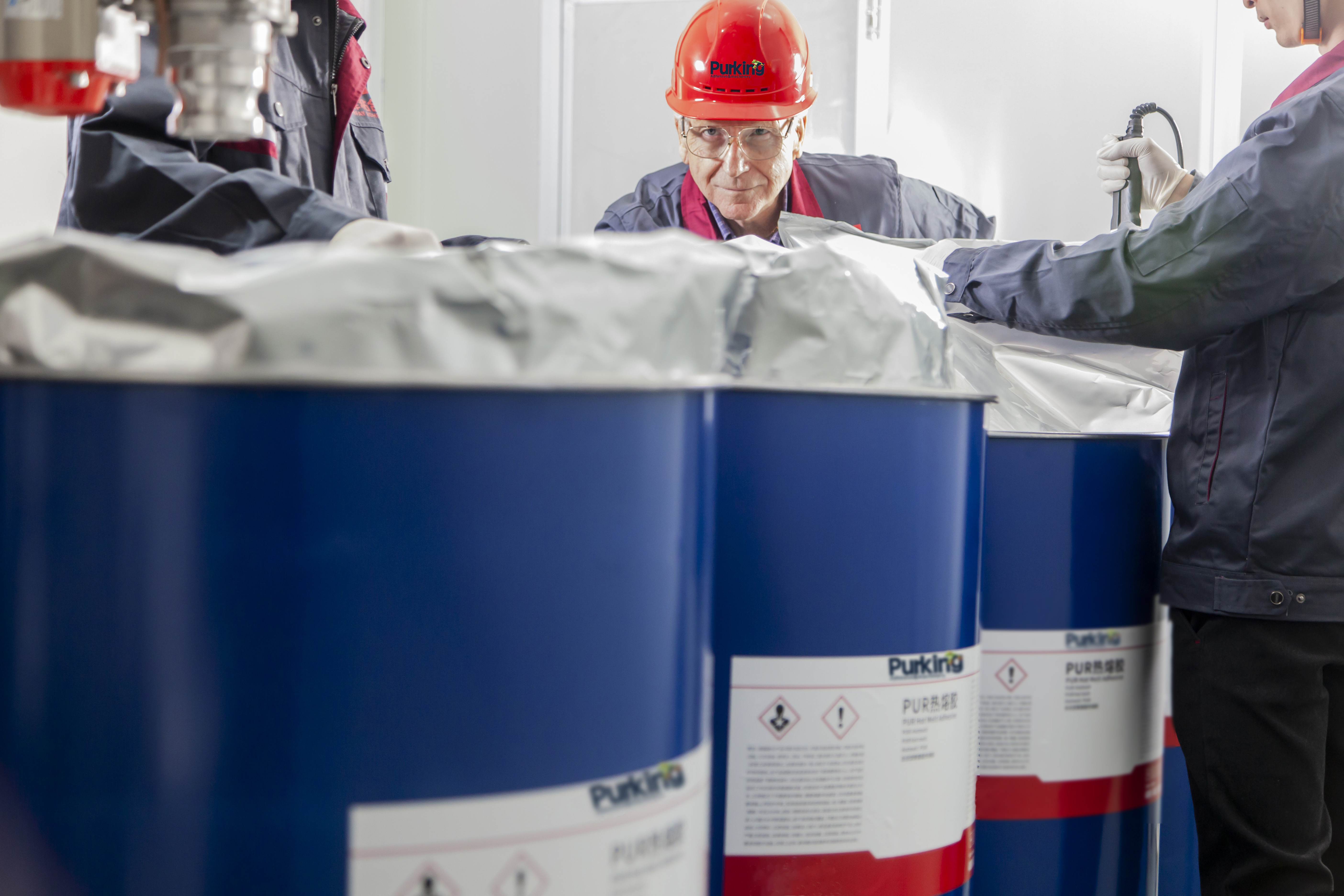 Penerapan perekat lelehan panas poliuretan reaktif